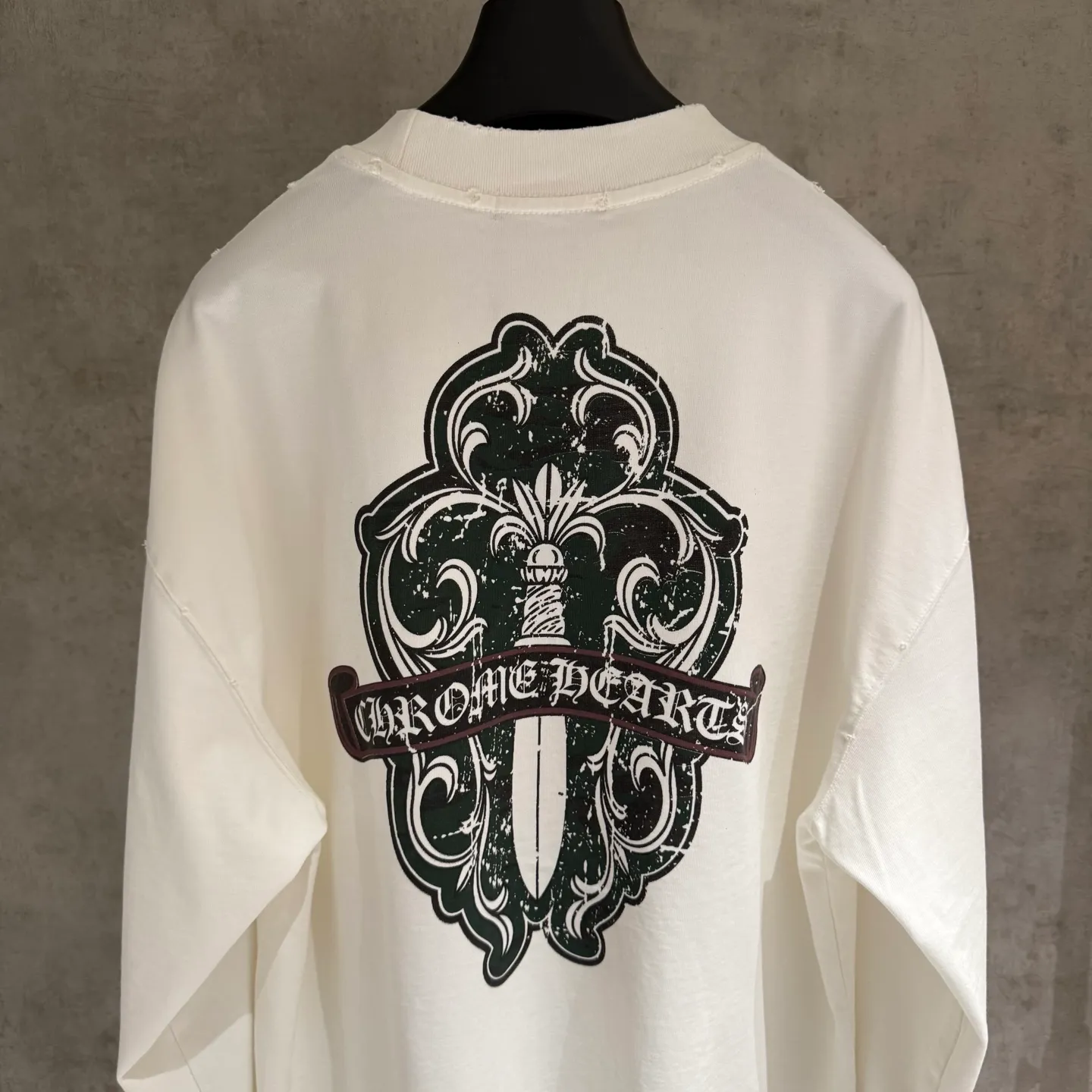🅿️330 [Strict quality control] CH Crow's popular heavyweight long-sleeved sweatshirt T-shirt. Heavy 340g double yarn fabric. Digital direct printing on the front and back. Wash the whole garment twice. Frayed and torn on all four sides. Heavy fabric. The neckline is made of icy Salona. Loose fit. Deep, wide and stylish. No deformation or shrinkage. 2 colors: black and white. Size: M-2xl